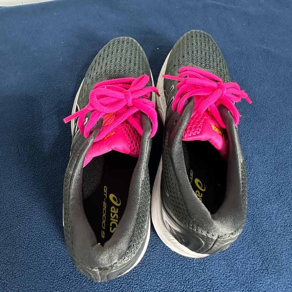 Women’s ASICS Shoe Lot (Women 7.5) - Picture 4 of 5